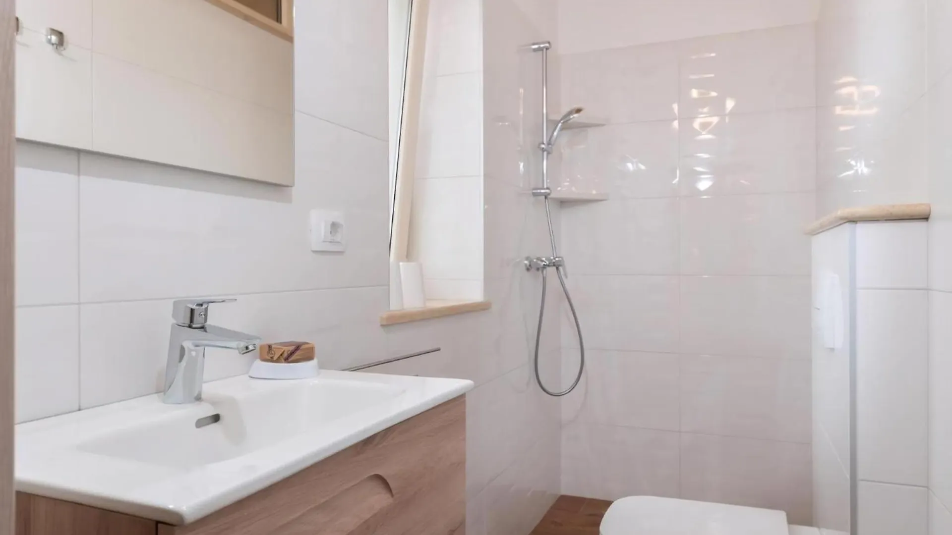 Villa Violette Mit Pool Nahe Stadtzentrum 라빈