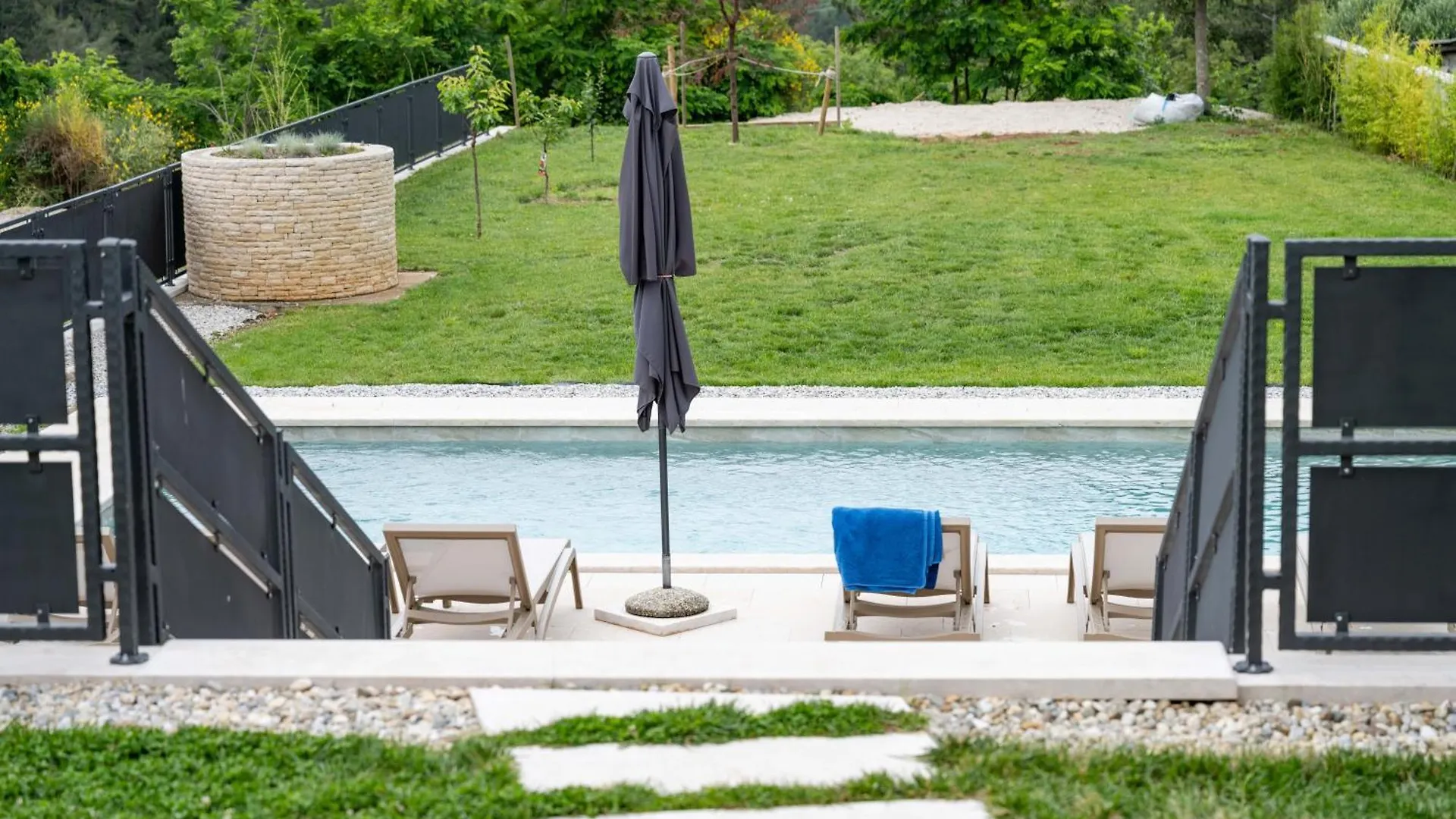 Villa Violette Mit Pool Nahe Stadtzentrum 라빈